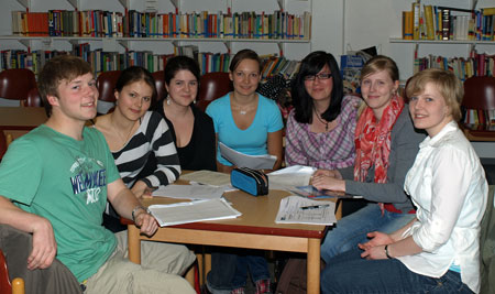 Beteiligte Schülerinnen und Schüler (von links): Robert Krandick, Kristina Huck, Dominique Herff, Julia Ehlert, Linda Völker, Anna Wilming und Maria Wilmer